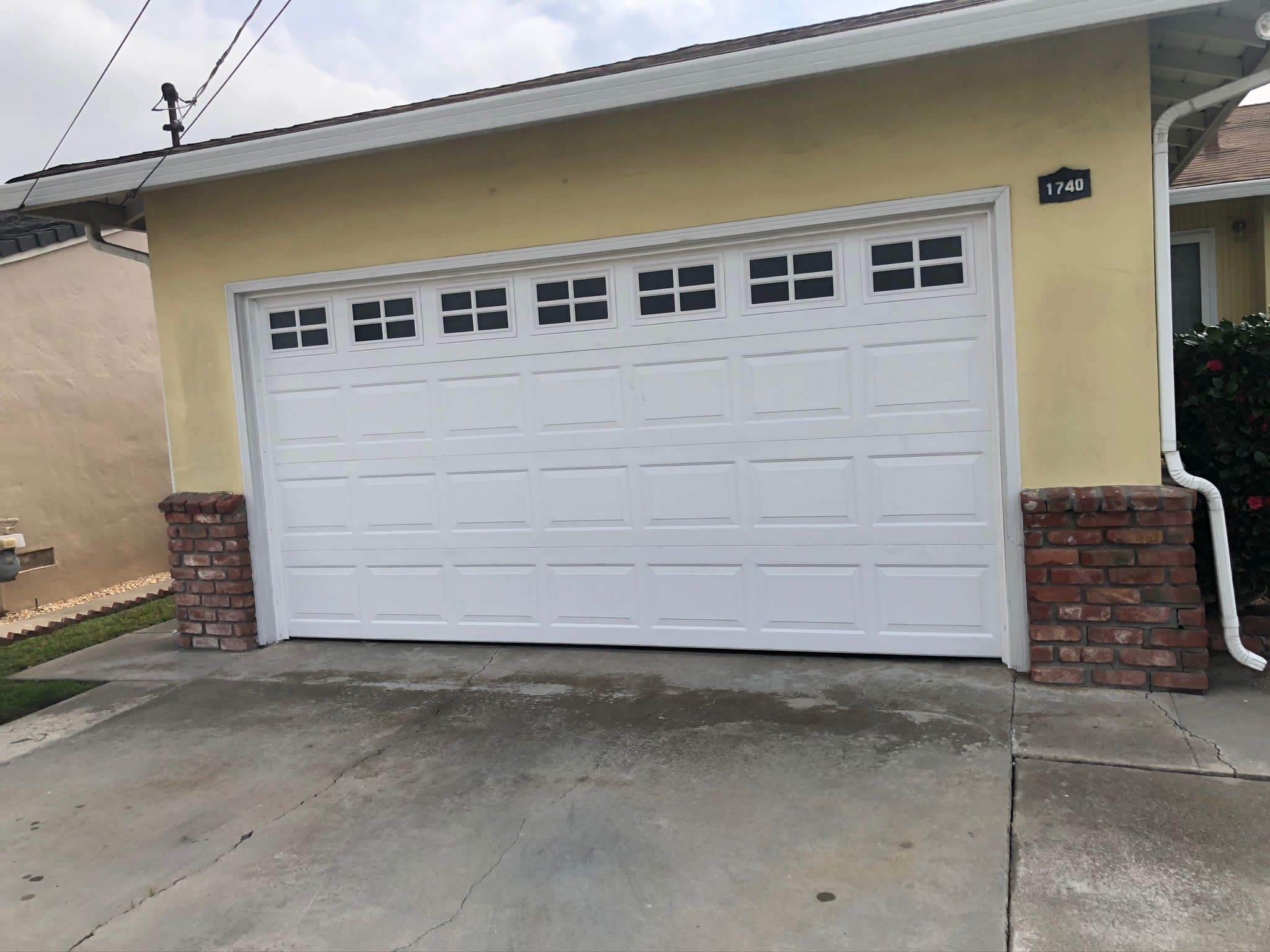 Classic Garage Door Design #1